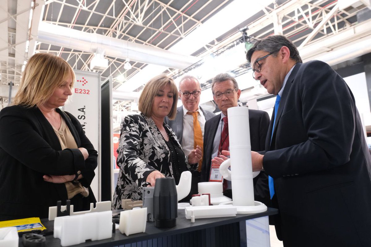 nuriamarinlh's tweet photo. Torna a la @fargahospitalet la fira @EXPOSOLIDOS. Les principals empreses nacionals i internacionals ofereixen les millors solucions tecnològiques i processament de sòlids en un sector que després de la pandèmia s'ha fet imprescindible per la indústria farmacèutica i alimentaria. https://t.co/RBcxjZuXhl