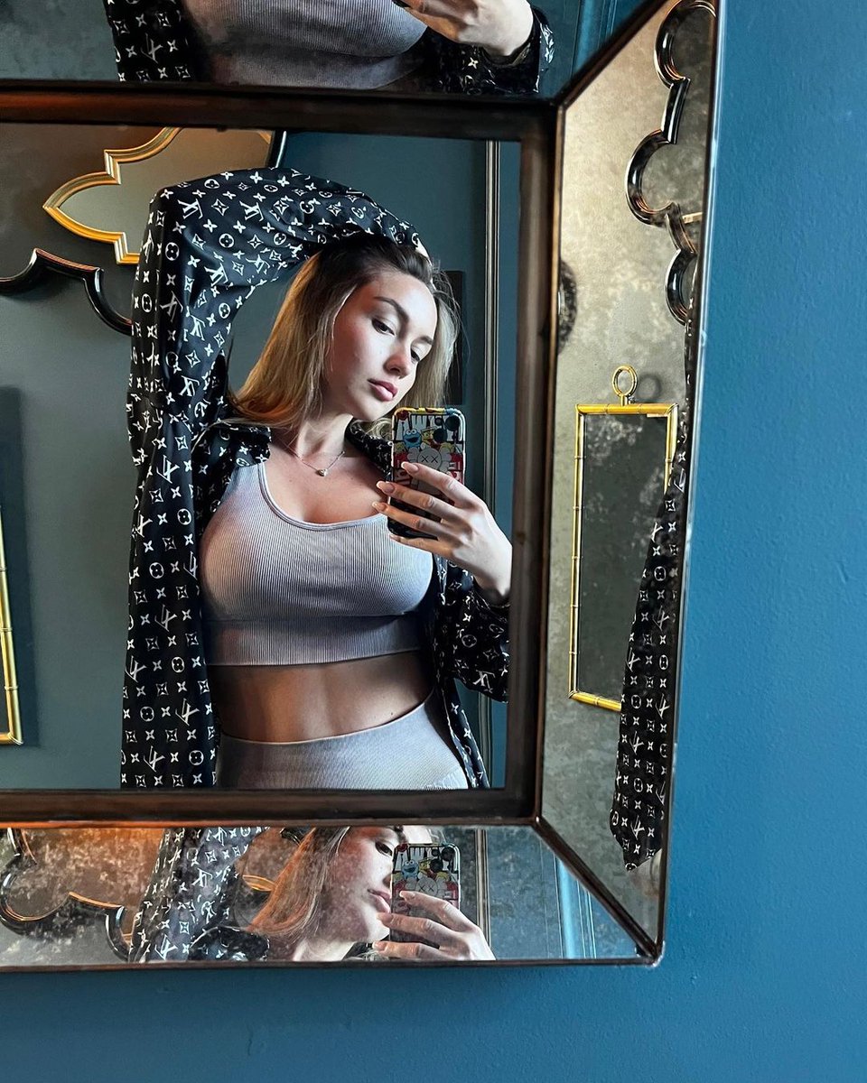Brown1Piper's tweet photo. Felt cute
#LouisVuitton
#pretty
#lifestyle https://t.co/PyISRfn4dW