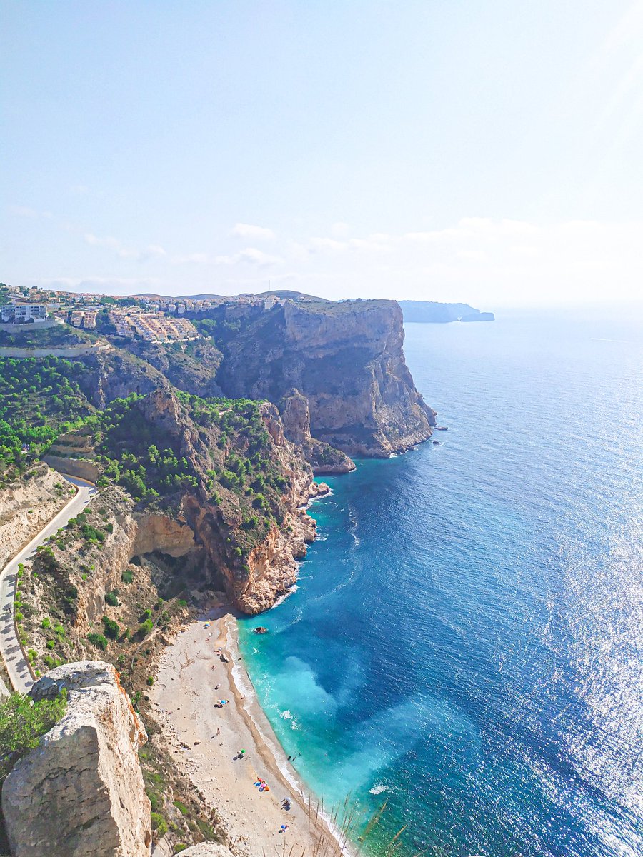 alicantemycity's tweet photo. Así son las vistas desde el mirador de la #CalaMoraig en 📍Benitaxell
@costablancaorg @Alicante_City
#moraira #benitaxell #cumbredelsol #comunidadvalenciana #Alicante #calas https://t.co/9VR5TbWtGy