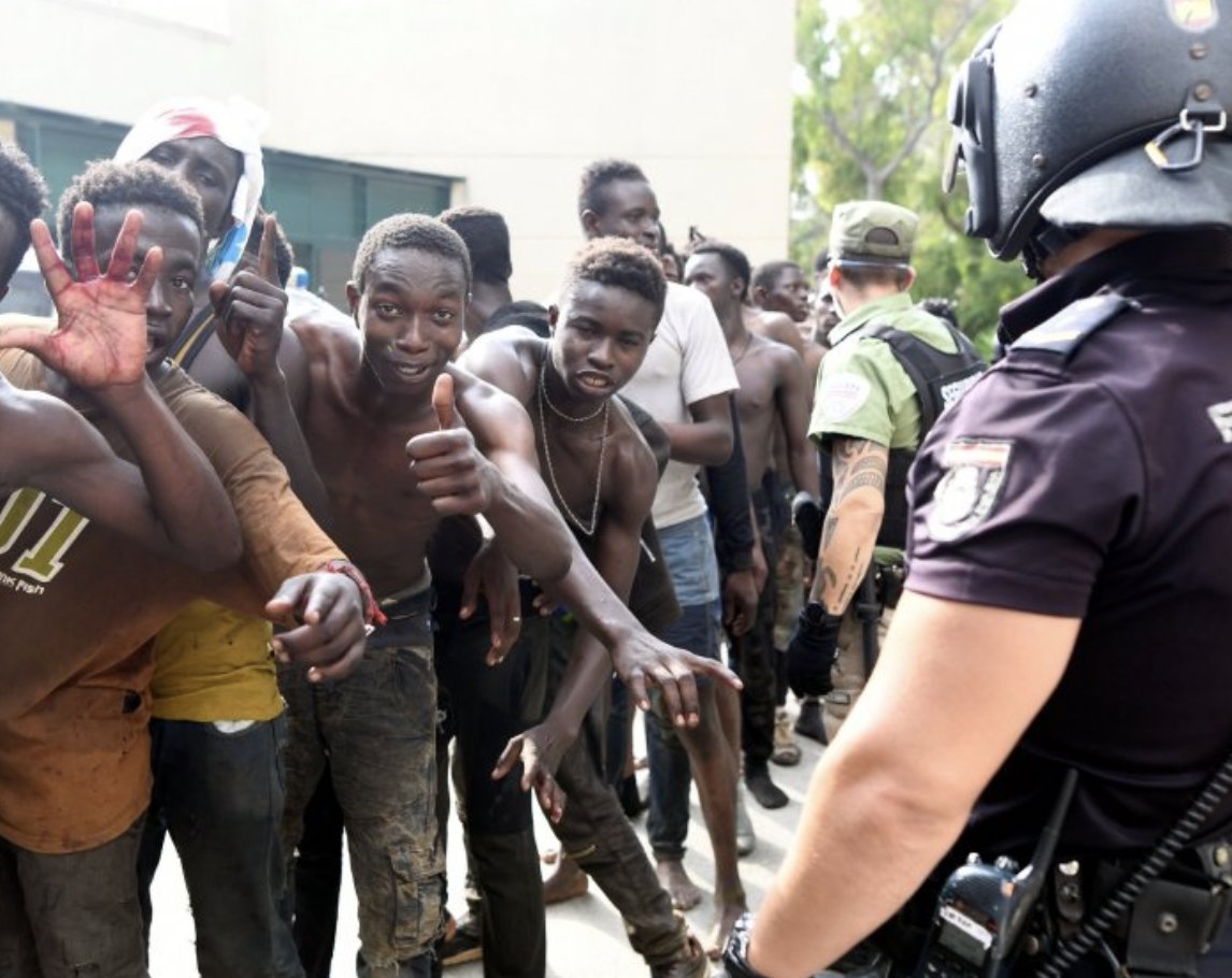 Immigration illégale : sous le quinquennat Macron le taux d’exécution des obligations de quitter le territoire français (OQTF) a atteint un niveau historiquement bas... 5,7 %  - fdesouche.com/2022/05/11/imm…