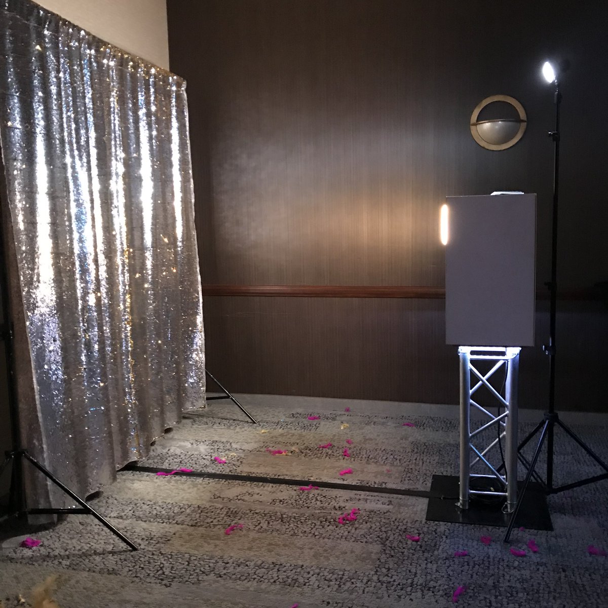 Well it’s been a minute. Might be time to come back to weddings…
#photobooth #weddingvideography #lookingforcreatives #readytogo