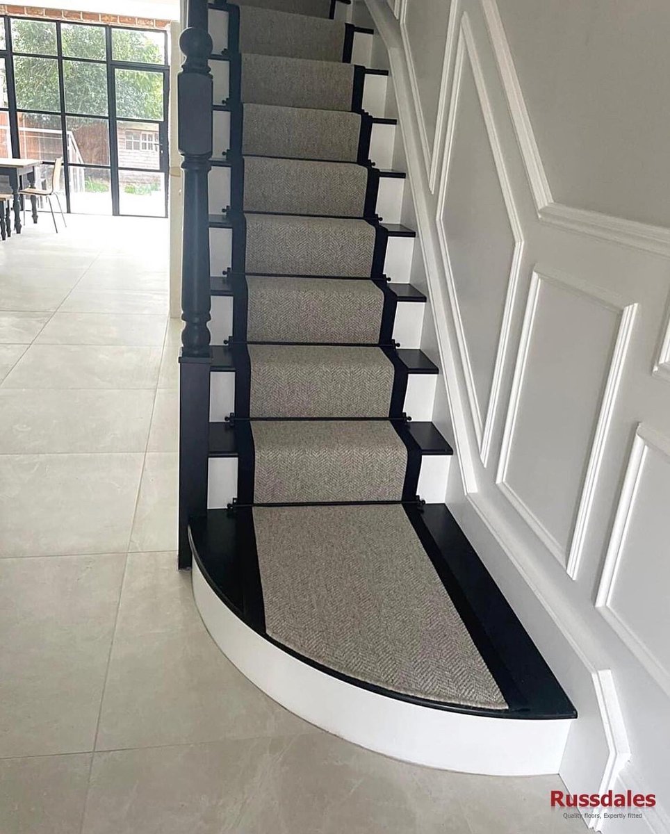 russdalesfloor's tweet photo. Brockway Carpets Windermere Weave #stairrunner with black fabric edge and Jubilee #stairrods fitted to our clients' home! 

If you are thinking of buying a new floor, book your appointment and visit us! 
https://t.co/4AW3kW3tLX 

@brockwaycarpets @StairrodsUK https://t.co/D1IY68cw2h