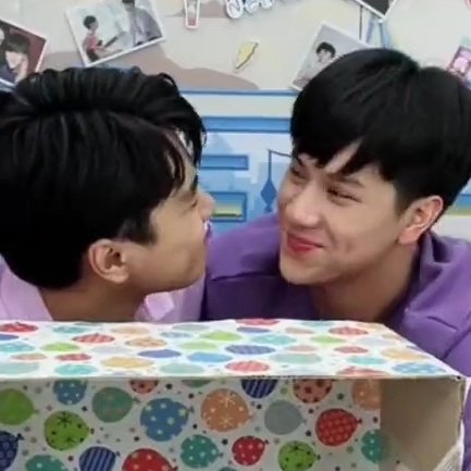 triplenbf's tweet photo. ELES COM O ROSTO PERTINHO 

#GangnamxOhmNanon https://t.co/zmgcbX3VGP