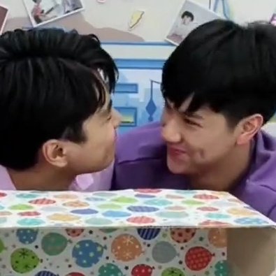 triplenbf's tweet photo. ELES COM O ROSTO PERTINHO 

#GangnamxOhmNanon https://t.co/zmgcbX3VGP