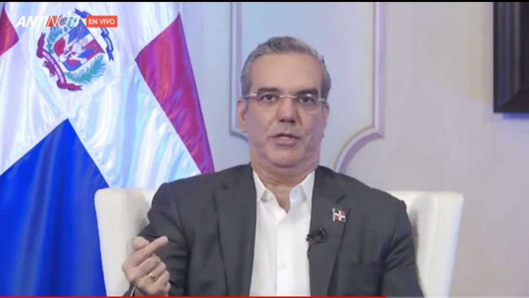 OscarFliz's tweet photo. ¡Imperdonable! Dijo Abinader que ha solicitado al gobierno haitiano abrir 3 consulados más en Rep. Dom. para ACELERAR la documentación de sus ILEGALES y otorgarles aquí visa de trabajo en masa, porque según él, la Ley de Migración no ordena deportarlos sino "regularizarlos". https://t.co/AQtvuGo6Zh