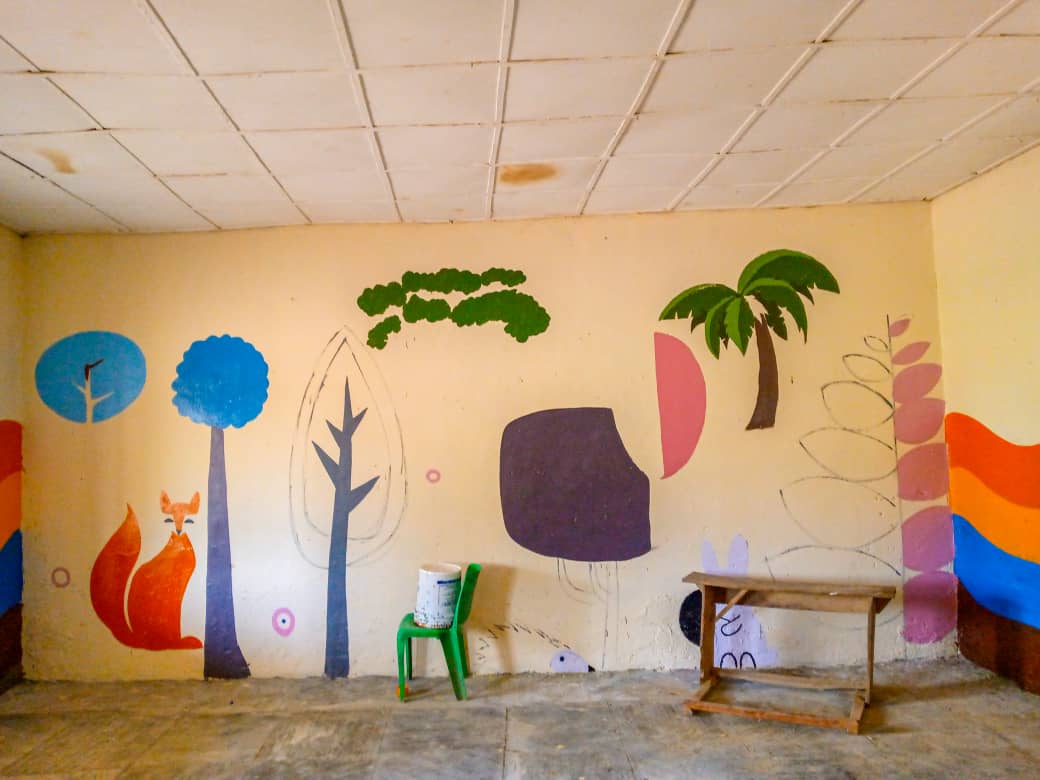When young people make up their minds to make impact, its usually a beautiful sight to behold😎

BCE team still hard at work, painting still on. Would you want to guess what the theme of this class will be? 🤔

#ClassroomPainting #SDG4
#SupportCreativity
#BetterClassEnvironment