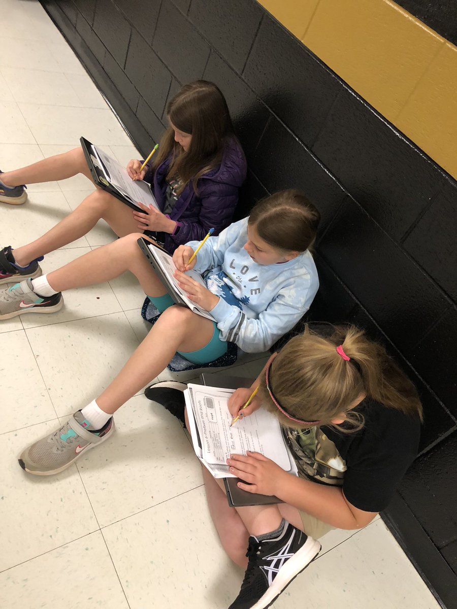 RhondaBur1501's tweet photo. Working on Word Roots ~ love listening to their conversations. @ves_tigers #ignitelearningbcps https://t.co/UOPcoLuNGH