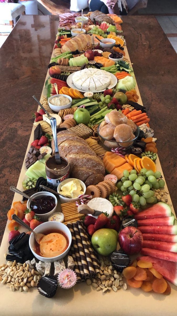 this how y’all be on the tl “came back late from studying but made it just in time for lunch, (190 cals)”