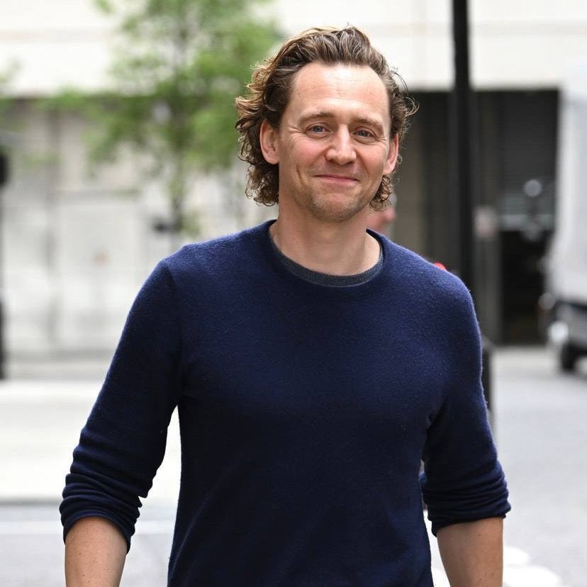 hiddlesdarlin's tweet photo. LOOK AT HIM https://t.co/ibra8aoFkB
