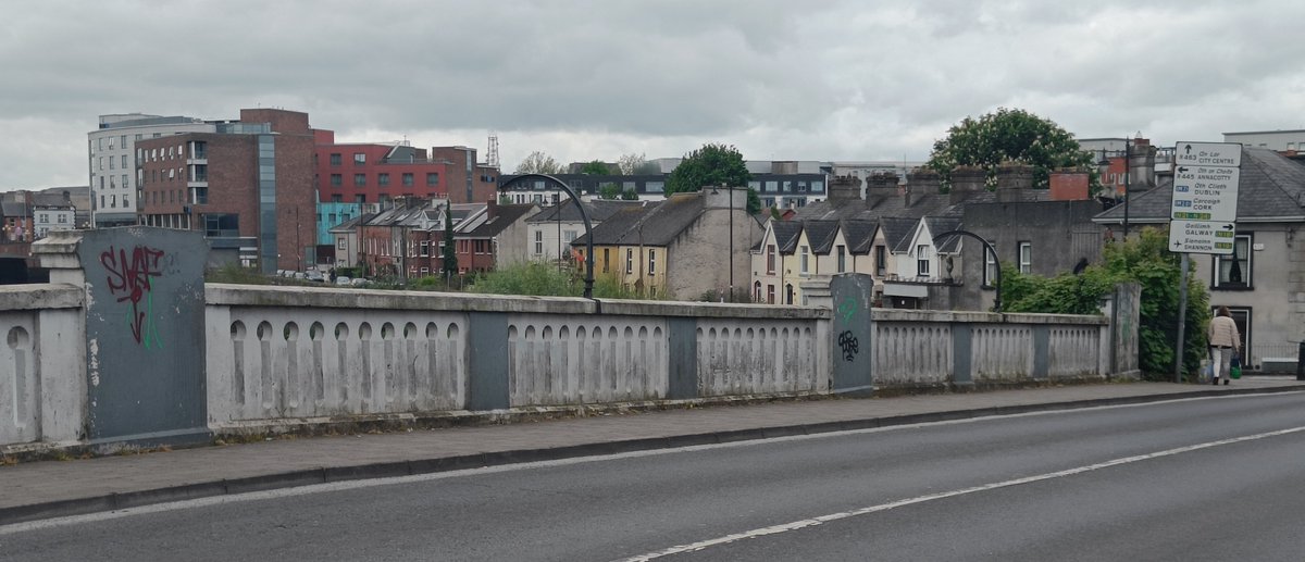 planning_ak's tweet photo. O' Dwyer Bridge in Corbally is in pretty poor shape and in real need of attention. @LimerickCouncil are fastidious about the primroses on the adjacent Grove Island roundabout, perhaps a partial diversion of funds is possible to enhance the wider area? @LmkCivicTrust @Limerick_ie https://t.co/uWVqaYQIHa