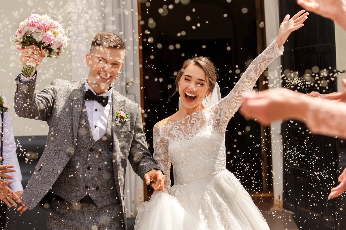 Maybe we will just do Live Streaming or should we film the whole wedding like we used to?

#weddings #brides #grooms #livestreaming #videography #photobooths