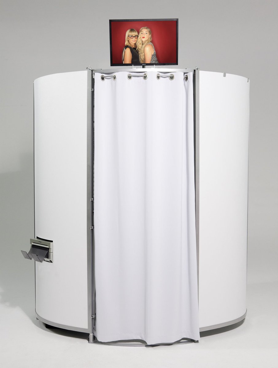 This is our Capture Pod. This always looks good at events! Let’s go to a wedding or an awesome corporate event!
#party #photobooth #capturepod 
#rental #pictures #oldschool