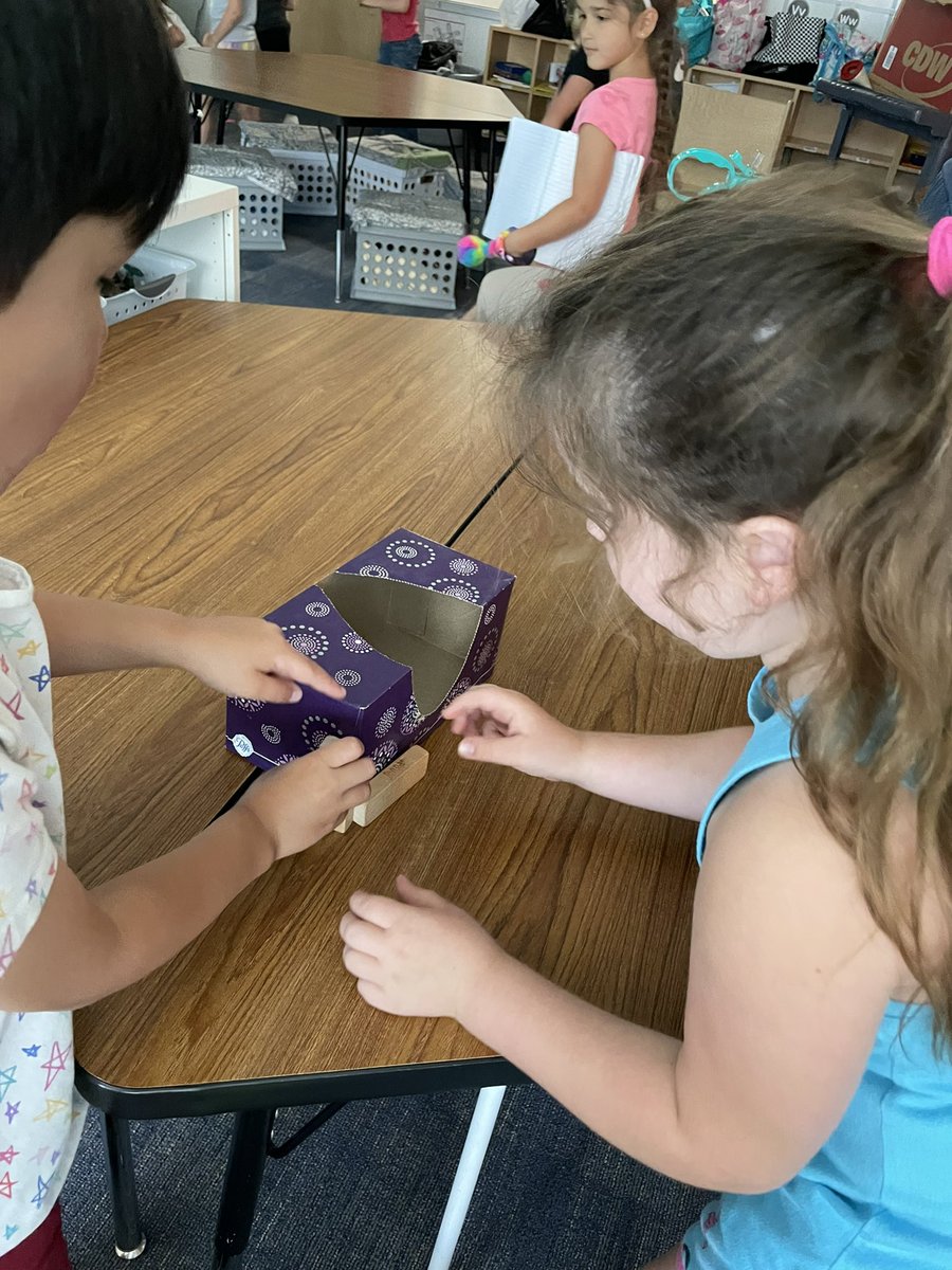 morgankinder2's tweet photo. Today we explored all about MEASUREMENT! We learned that we can use nonstandard units to measure the LENGTH of an object! 📏#bengalpride https://t.co/Tx5hI76NRG