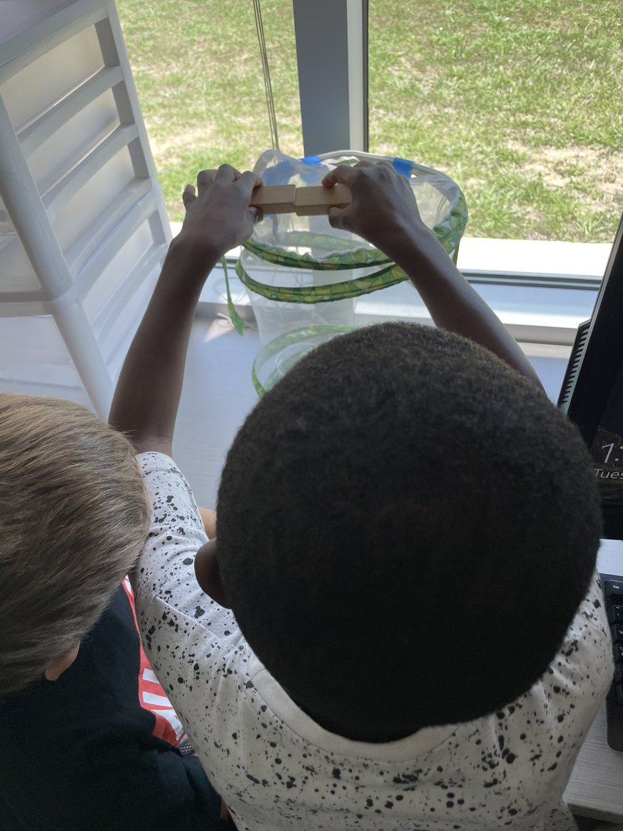 morgankinder2's tweet photo. Today we explored all about MEASUREMENT! We learned that we can use nonstandard units to measure the LENGTH of an object! 📏#bengalpride https://t.co/Tx5hI76NRG