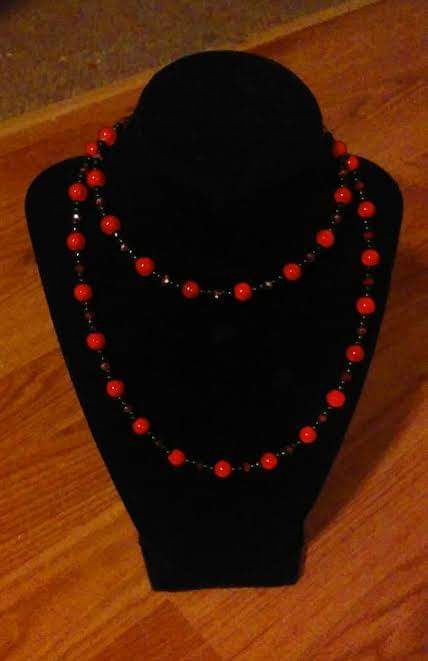 _VioletteRose's tweet photo. The "Black Widow" necklace. Named as such, because of the black and red beads. ♥️ 🖤Crafted in 2017.
It can be worn as a necklace or a bracelet. I prefer to wear it as a necklace.
#crafts #jewelry #beadednecklace #goth #BlackWidow #TheVioletteRose #VioletteRose https://t.co/ssKatmWnm9