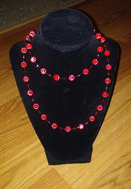 _VioletteRose's tweet photo. The "Black Widow" necklace. Named as such, because of the black and red beads. ♥️ 🖤Crafted in 2017.
It can be worn as a necklace or a bracelet. I prefer to wear it as a necklace.
#crafts #jewelry #beadednecklace #goth #BlackWidow #TheVioletteRose #VioletteRose https://t.co/ssKatmWnm9