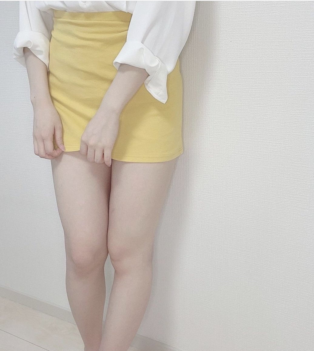 T25141576's tweet photo. 今日撮った黄色スカートに生足だよ♡
#裏垢女子
#裏垢男子と繋がりたい https://t.co/MHfun9FS1E