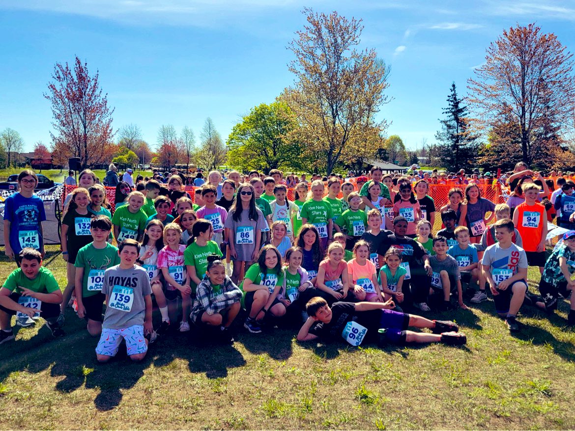 klemNorthPE's tweet photo. The 55th Fourth Grade Fun Run was a blast! Great job to our @KlemNorthStars! It was amazing to see all of Websters 4th graders participate in this tradition. Thank you @FleetFeetRocXC!!! https://t.co/XTcQbYNYGx