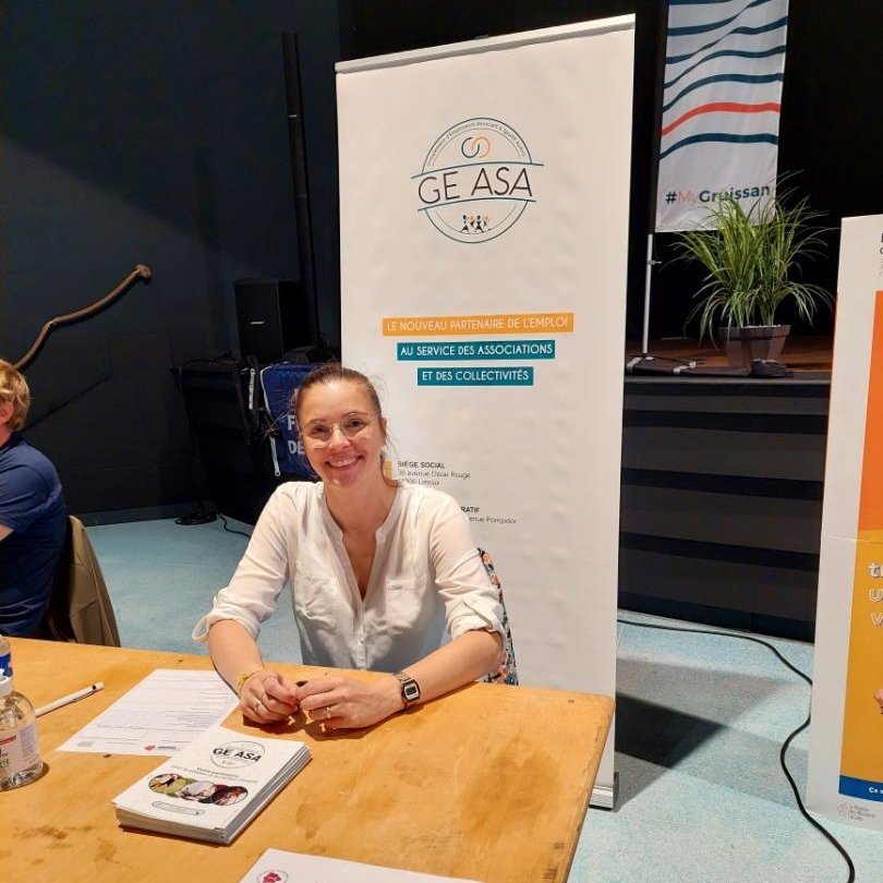 GEASA11's tweet photo. Le GEASA via sa chargée de développement @ludivine_visa est présent aujourd'hui au salon de l'emploi KIOSK'EMPLOI à Gruissan. 
Merci à la MISSION LOCALE de Narbonne pour l'organisation.

#emploi #mutualisation #sport #salon #gruissan #missionlocale https://t.co/p5Esb8ghYl