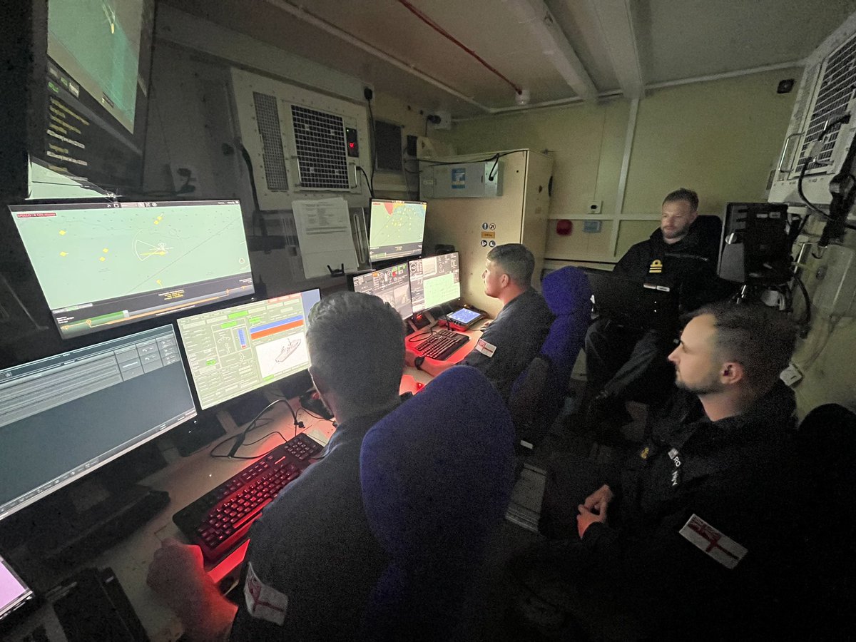 The MMCM capability enables @RoyalNavy personnel to operate from ashore. In this picture the OiC is acting as the Decision Maker with Mine Warfare Ratings operating the USV and TSAM. In this latest trial, data was gathered at a speed of 10kts! @ThalesUK @L3HarrisTech