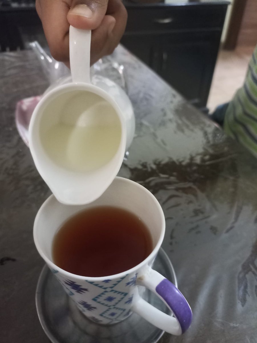 evelyn0anderson's tweet photo. Thanks to @Vduttai1 ,received some excellent single original Dibrugarh tea. Got green tea too but will try that later. First taste impression. Dibrugarh tea is excellent, long leaves properly cured, and with great flavor and medium body strength. Light on tannins. https://t.co/7hlrnizzcs