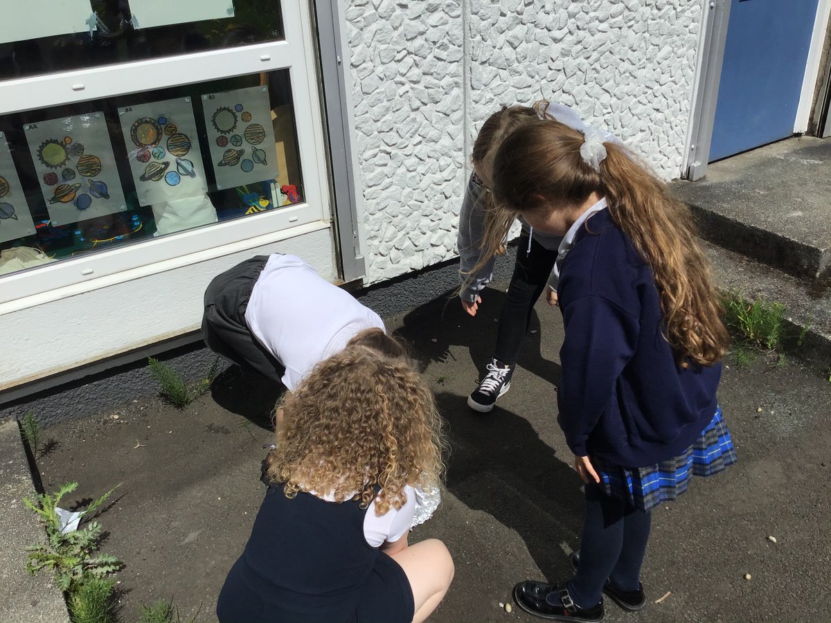 MrsChalmers3's tweet photo. Our amazing @YoungSTEMLeader’s have been running lunchtime clubs for children throughout the school. The P4/3 children loved creating volcanoes and watching them explode! @STEMglasgow @BarmullochP https://t.co/EhbXwr90aG