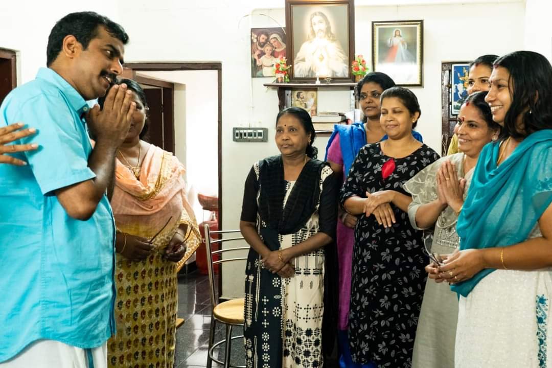 doctorjojoseph's tweet photo. സ്ത്രീ ശക്തി .
പൊണേക്കര  മഹാത്മ ബൈലൈൻ , ക്യാപിയൻ സ്കൂൾ ഏരിയയിലെ വനിതാ കൂട്ടായ്മ അംഗങ്ങളോടൊത്ത് .
#voteforldf
#ഉറപ്പാണ്100 
#ഉറപ്പാണ്_തൃക്കാക്കര https://t.co/6BjA4rekg8