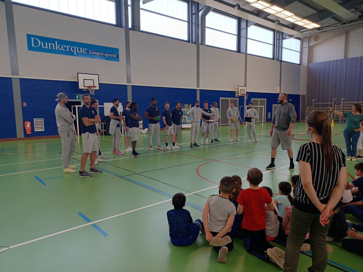 DjamelBoufime's tweet photo. Très heureux de retrouver les jeunes pousses du Dunkerquois pour la finale #MacadamHand où @USDKDunkerque, @OrangeHDF et les bailleurs sociaux du territoire œuvrent pour une inclusion sportive et digitale réussie. Merci à tous. https://t.co/EYIaR0BuYV