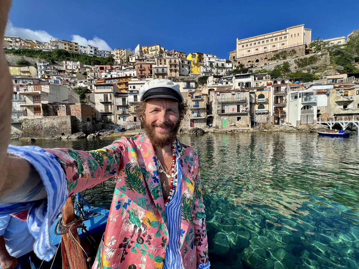 lorenzojova's tweet photo. I Love You SCILLA!!! #allasalute #nuovovideo #calabria #chianalea (ora ci spostiamo a Gerace) #scilla #gerace https://t.co/YlPvOftwHB