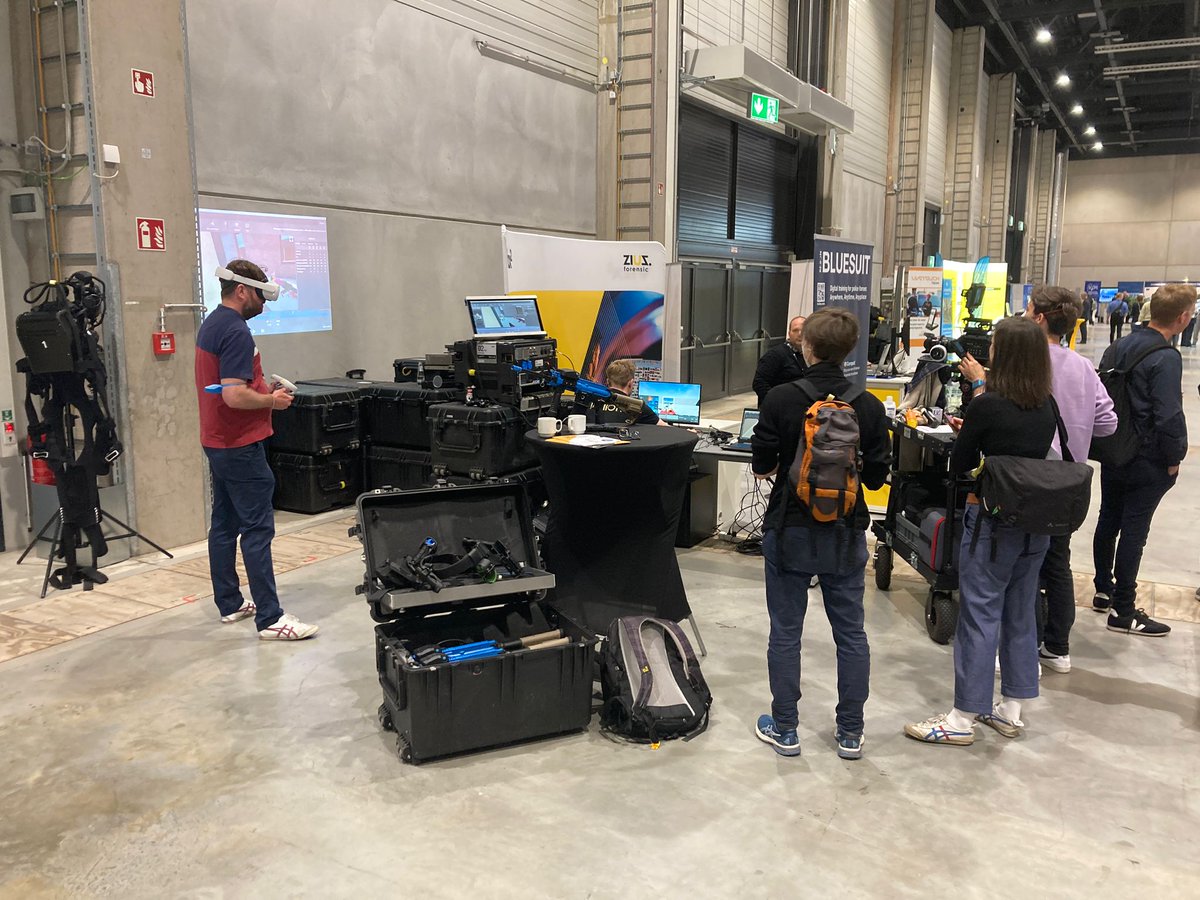 shotpros's tweet image. European Police Congress 👮🇪🇺 
Our partner @re_lion is currently presenting the #SHOTPROS #VirtualReality system and #project #results at the #epc22 in Berlin 💪
Learn more➡️european-police.eu

#EUSecurityResearch #H2020