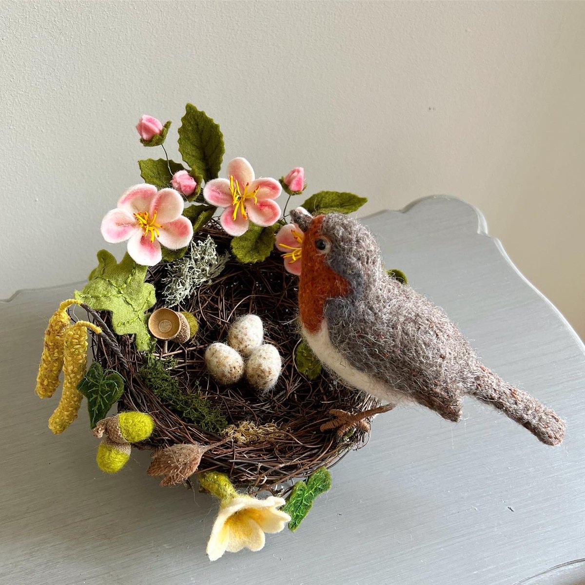WildandWool's tweet photo. Spring inspiration amongst the apple blossom ❤️❤️❤️
#handemade #needlefelted #robin #Britishbirds #springnest #feltflowers #needlefeltedrobin #choosewool #campaignforwool #madeinBath #wildandwool #fibreartist https://t.co/WXQTGFMYBS