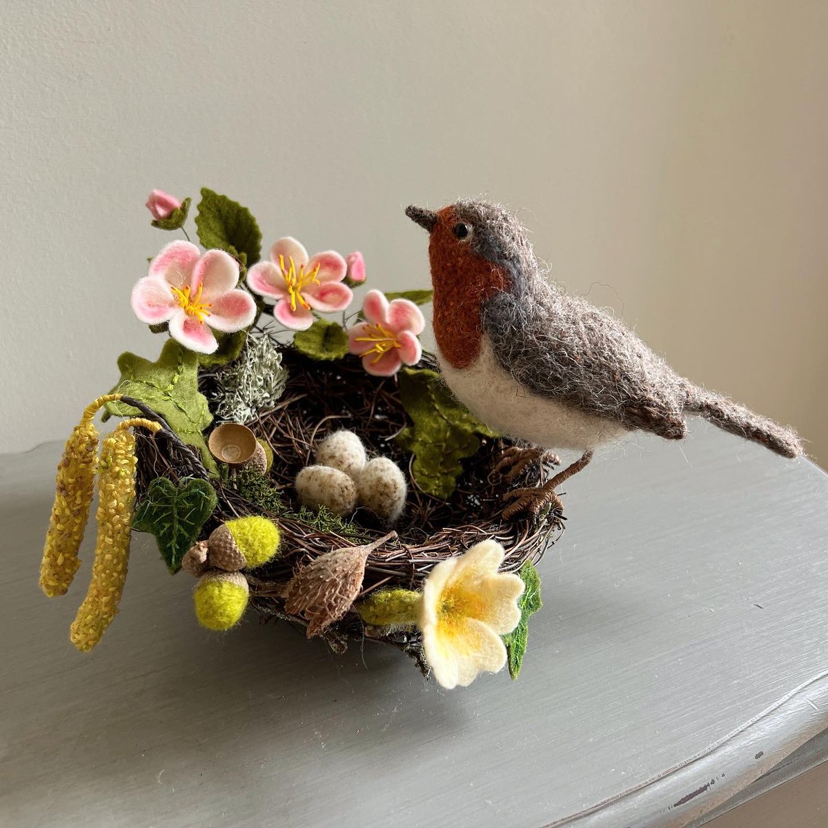 WildandWool's tweet photo. Spring inspiration amongst the apple blossom ❤️❤️❤️
#handemade #needlefelted #robin #Britishbirds #springnest #feltflowers #needlefeltedrobin #choosewool #campaignforwool #madeinBath #wildandwool #fibreartist https://t.co/WXQTGFMYBS