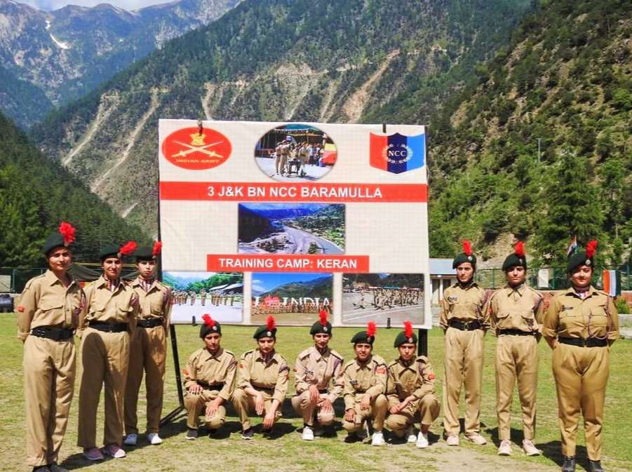 DocSierraGolf1's tweet photo. The NCC Training Camp apart from providing adequate learning opportunity to the cadets has also been very well received by the locals of Keran, who have expressed pride that it is been conducted here and that 40 local boys are also part of the camp.
#Keran
#Kashmir
#ChinarCorps https://t.co/SRbdT6lADQ