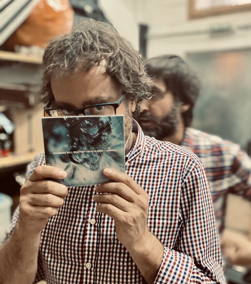 📀Ostiral honetan gure diskoak salgai izango ditugu Txintxarrin, kubata bat baino merkeago! Animatu kontzertura eta dantzatzera! 
. . .
💿Este viernes tendremos nuestros discos a la venta en el <a href="/txintxarribar/">txintxarri.</a> a precio más barato que un cubata! Anímense a bailar y vengan a vernos!