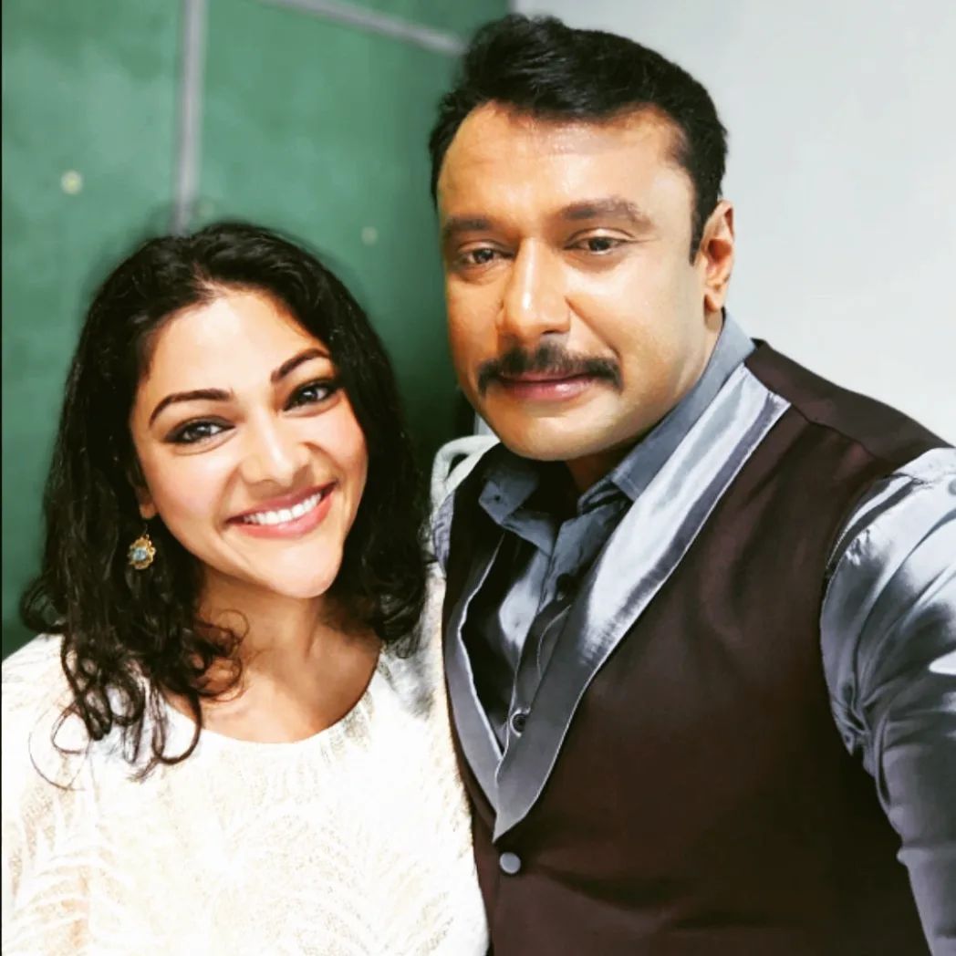 sharadasrinidhi's tweet photo. 'Thank you for being the person you are' says @abhiramiact about her #LaaliHaadu co-star @dasadarshan The actor met the #Challengingstar on the sets of #Kranti https://t.co/FKivM5GWKE