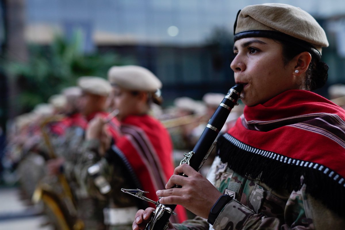 ines_byd's tweet photo. Las estrofas de nuestro himno nos hermanan como pueblo, nos recuerdan el espíritu del ser argentinos y nos alientan todos los días a encarar las batallas que nos faltan. En el Día del Himno Nacional Argentino la Banda de Música del R.I.M. N° 15 nos honró con su interpretación. https://t.co/mqehaWAaZn