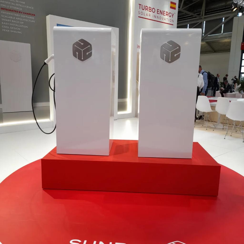 turbo_energy's tweet photo. Pásate por nuestro stand B2.358 en #Intersolar2022 y conoce el sistema solar inteligente #SunBoxEV con cargador de vehículo eléctrico
También podrás ver la gama de inversores solares, micro inversores y nuevos modelos de baterías ion litio con #InteligenciaArtificial. https://t.co/0NYlnFPUyW