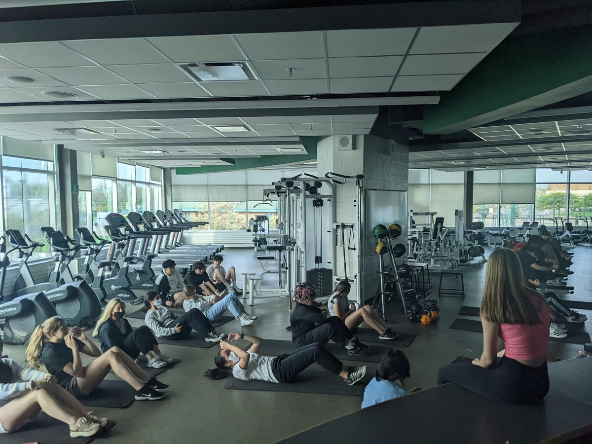 MissM_PE's tweet photo. @NCSD HS ss created and taught workouts to their classmates, complete with a playlist for workout Wednesday! 💪🏼💪🏽💪🏿 https://t.co/weMO5oB2jP