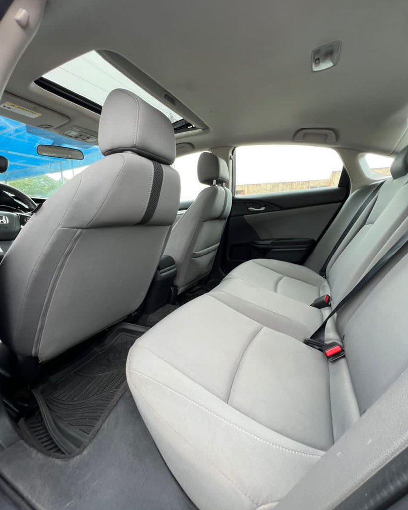 KellyBmotors's tweet photo. 2017 Honda Civic EX
Push start 
Reverse camera 
Lane departure camera
Cruise control 
Daytime running lights 
Fully loaded 
Very neat interior and exterior 
Price: 90k
Call/WhatsApp:0503333150 https://t.co/s08SndqoVv