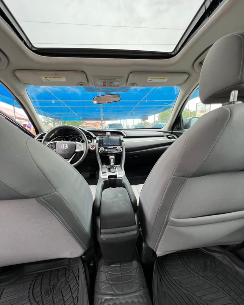 KellyBmotors's tweet photo. 2017 Honda Civic EX
Push start 
Reverse camera 
Lane departure camera
Cruise control 
Daytime running lights 
Fully loaded 
Very neat interior and exterior 
Price: 90k
Call/WhatsApp:0503333150 https://t.co/s08SndqoVv