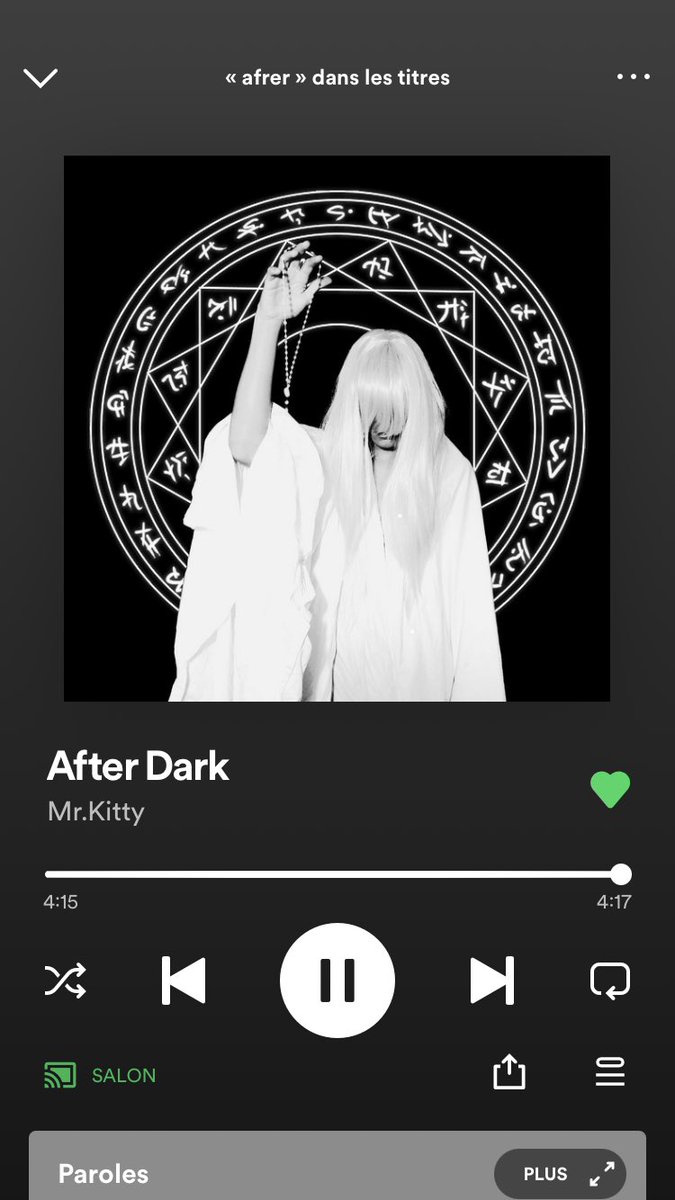 After Dark de mr.kitty est probablement ce que l'humain a fait de mieux en terme de musique. Vraiment j'me sens a la fois trop mal et trop bien quand je l'écoute, j'ai l'impression d'être ailleurs