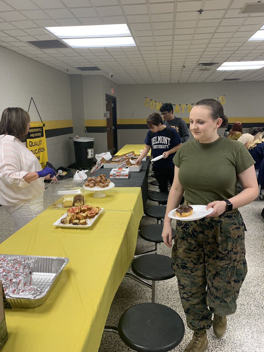 J_Fitz_SCS's tweet photo. Senior breakfast @hhscommandos this morning! I had many of these Ss as 8th graders, and it’s been a privilege to see where they are going after HHS 🖤💛@BobCotterHHS @ellis_school @co_sumner @hhsclimate1 @smiller_educ8or #OneHendersonville https://t.co/OnnOtIchmA
