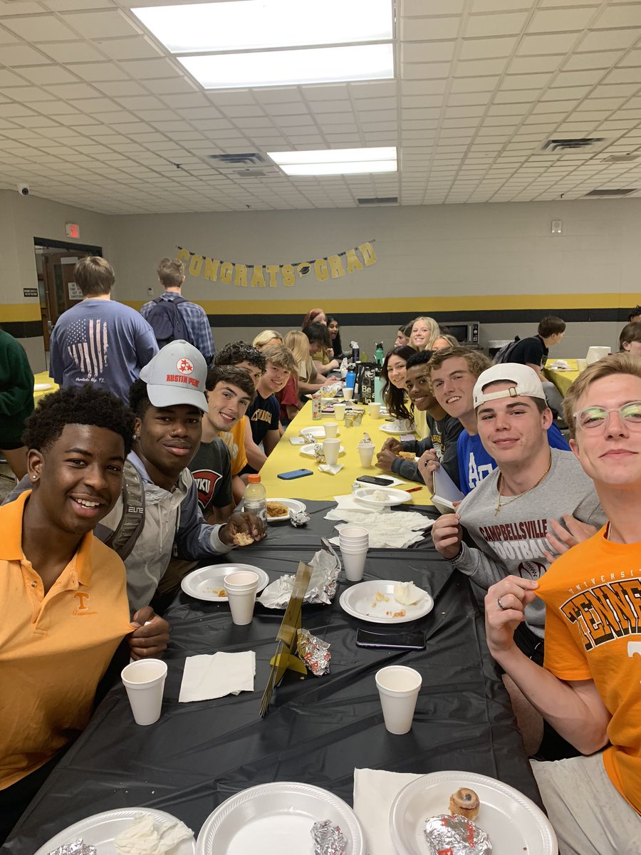 J_Fitz_SCS's tweet photo. Senior breakfast @hhscommandos this morning! I had many of these Ss as 8th graders, and it’s been a privilege to see where they are going after HHS 🖤💛@BobCotterHHS @ellis_school @co_sumner @hhsclimate1 @smiller_educ8or #OneHendersonville https://t.co/OnnOtIchmA