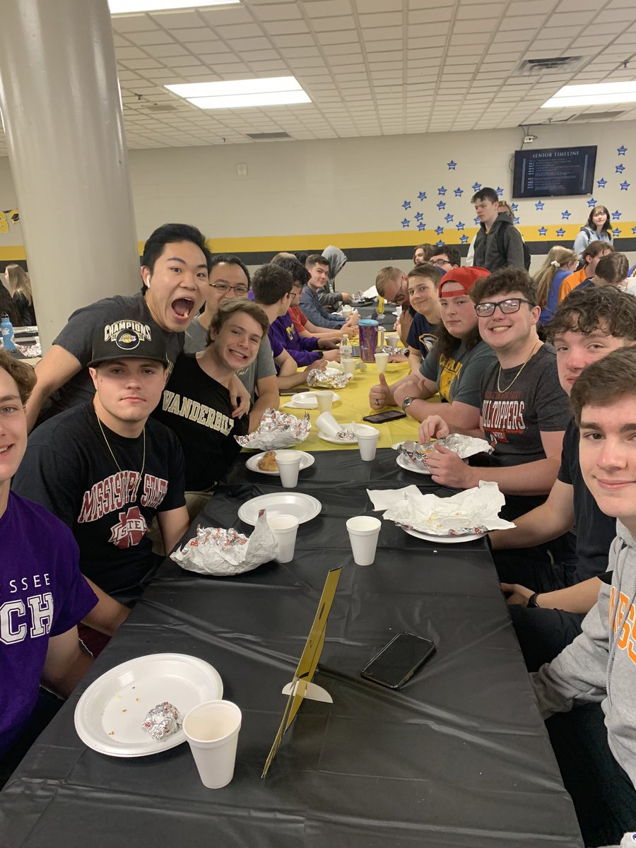 Senior breakfast <a href="/hhscommandos/">Hendersonville High</a> this morning! I had many of these Ss as 8th graders, and it’s been a privilege to see where they are going after HHS 🖤💛<a href="/BobCotterHHS/">Bob Cotter</a> <a href="/ellis_school/">Ellis Middle School</a> @co_sumner <a href="/hhsclimate1/">HHS School Climate</a> <a href="/smiller_educ8or/">Stephanie Miller</a> #OneHendersonville