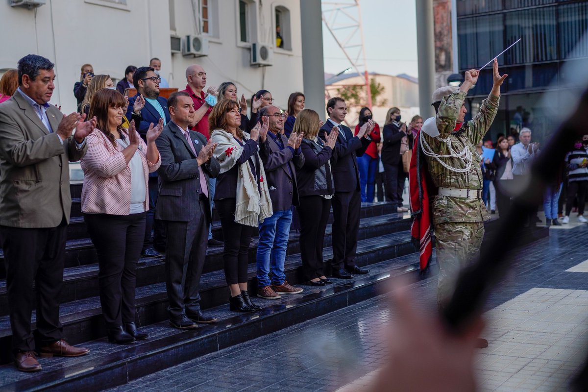 ines_byd's tweet photo. Las estrofas de nuestro himno nos hermanan como pueblo, nos recuerdan el espíritu del ser argentinos y nos alientan todos los días a encarar las batallas que nos faltan. En el Día del Himno Nacional Argentino la Banda de Música del R.I.M. N° 15 nos honró con su interpretación. https://t.co/mqehaWAaZn