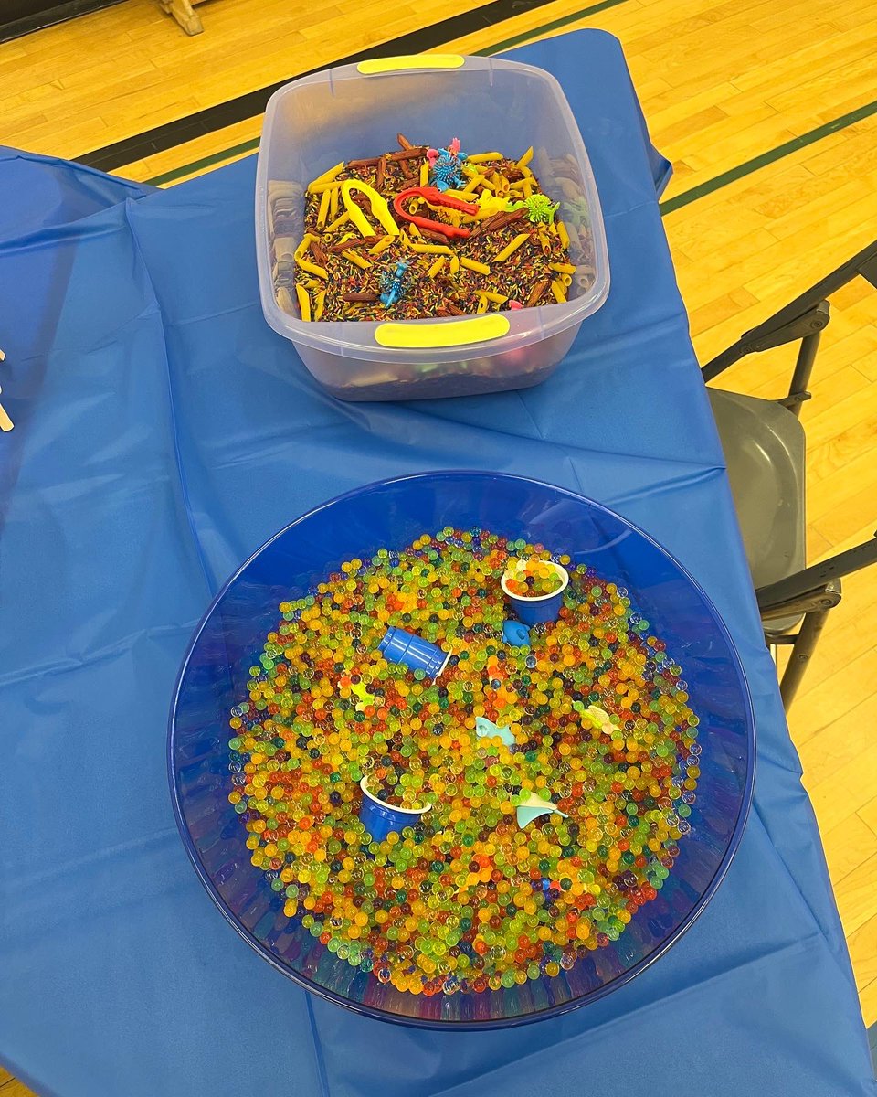 Round Hill School tweet media