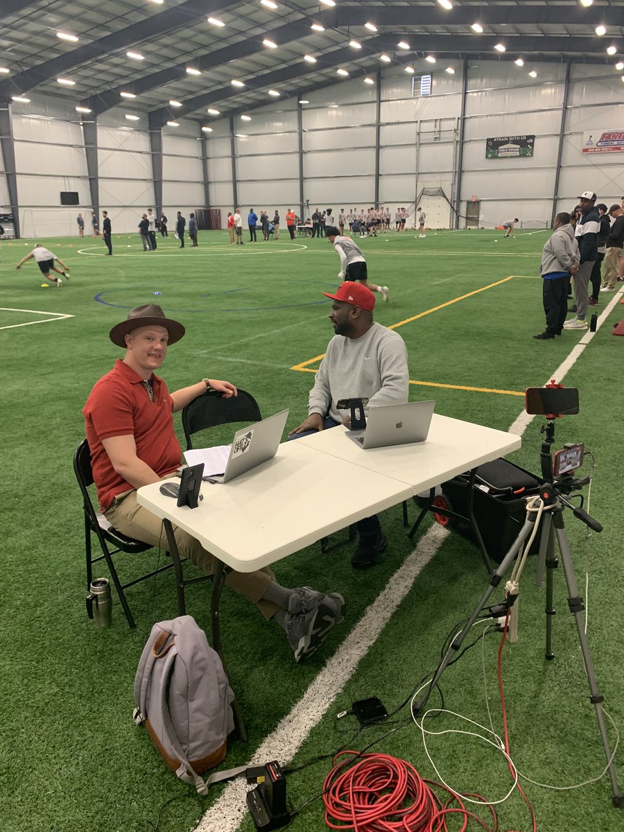 CoachTomPajic's tweet photo. 🎩Appreciate the GREAT Coverage for the #JerseyJuice 🍊Underclassman Showcase‼️
#BIGstage 🔸🔹🔸
#SoldOut 🎯
#50Colleges 💯
#230Prospects 🏈
#MAJORexposure 🏆
@WJFCA2020 https://t.co/PHeRLye77o