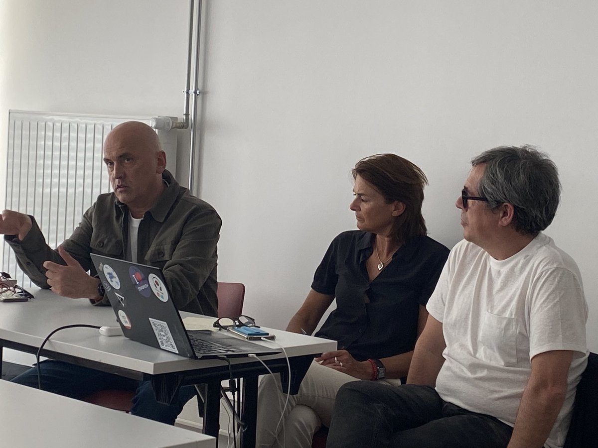 clemibordeaux's tweet photo. Intervention @ericvalmir @radiofrance aux côtés @nsonnac présidente du #COP @LeCLEMI @SergeBarbet pour présenter le dispositif #InterClassUp @LesAssises Séminaire des coordonnateurs du #CLEMI https://t.co/CWeyGJ9UOq https://t.co/BlYBz68Hgx