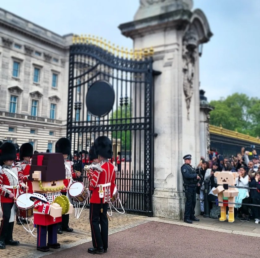 Lucky! 📸 Changing the guard at Buckingham palace! 
근위병 교대식을 봤어요!🧸🇬🇧
instagram.com/p/CdawmVtPB2s/…
#cubieinlondon #london #런던