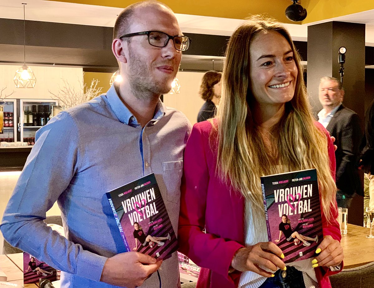 Ring_TV's tweet photo. Dilbekenaar Pieter-Jan Calcoen en Tessa Wullaert schrijven boek over vrouwenvoetbal https://t.co/W5jKvlXIQs #RINGtv @rscanderlecht https://t.co/FbMW9JKFGz